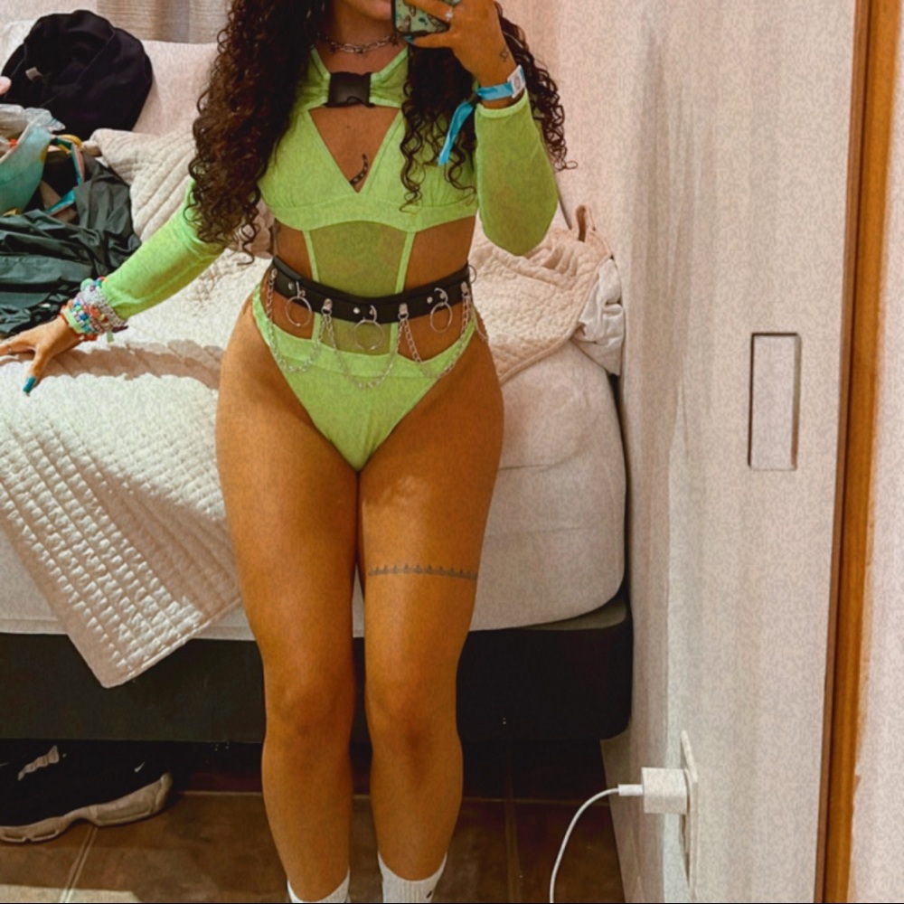 Like green bodysuit and mesh long sleeve. Belt not included